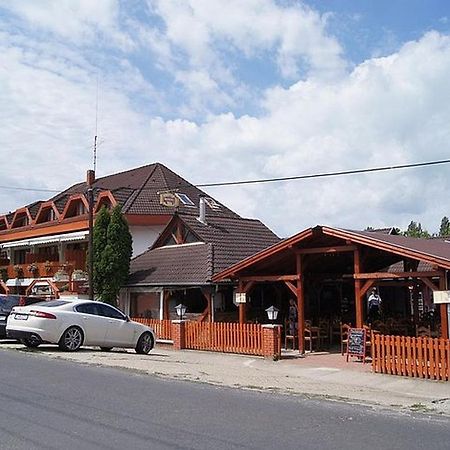 Retro Hotel Merid Zamárdi Extérieur photo
