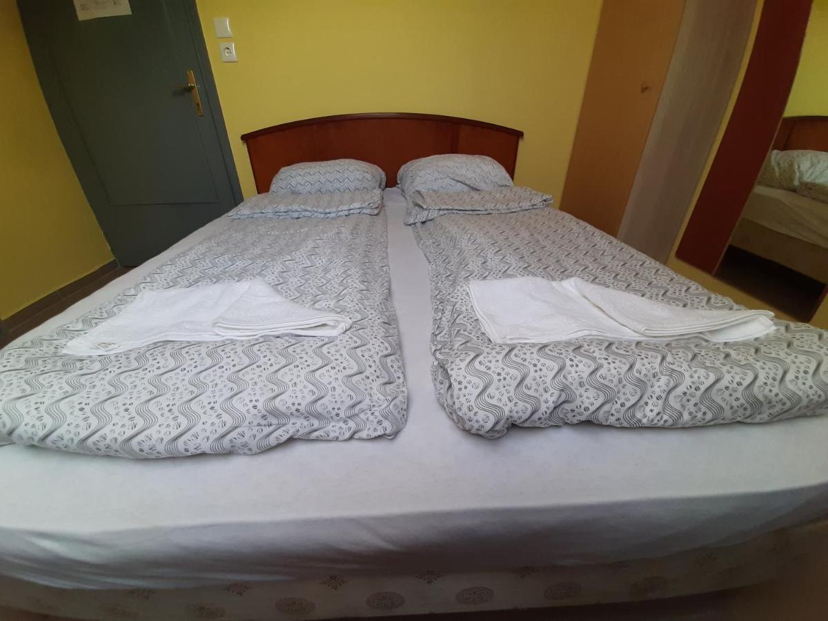 Retro Hotel Merid Zamárdi Extérieur photo