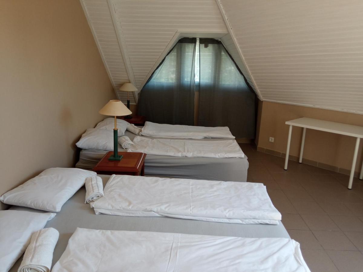 Retro Hotel Merid Zamárdi Extérieur photo