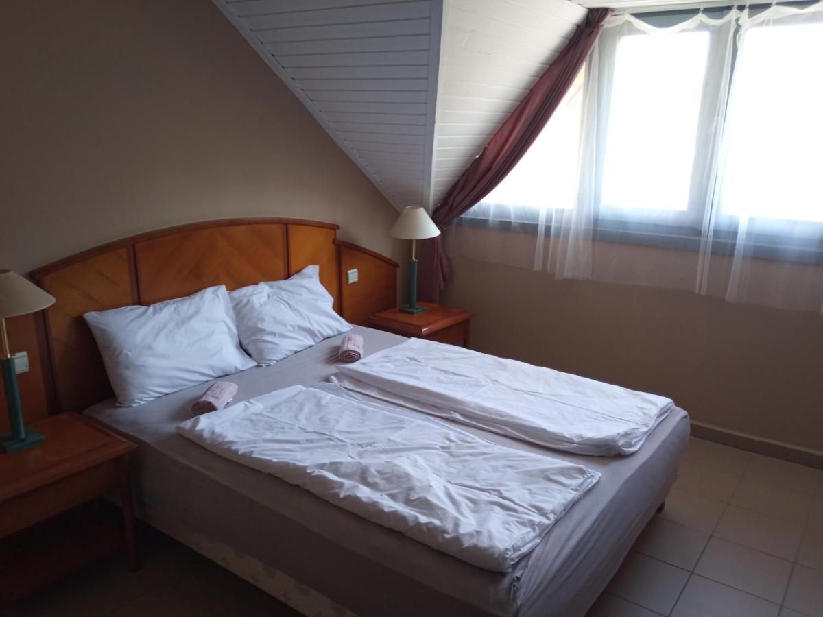 Retro Hotel Merid Zamárdi Extérieur photo