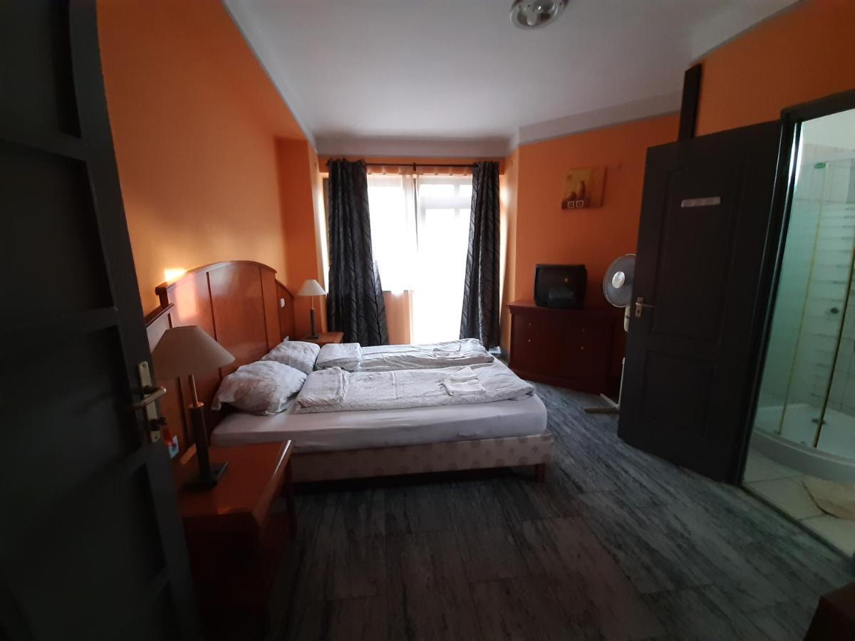 Retro Hotel Merid Zamárdi Extérieur photo